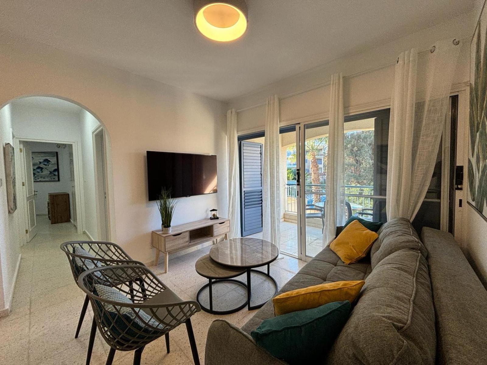 Paradise Gardens Crown-jewel, 2b, Pools, Gardens Apartment *